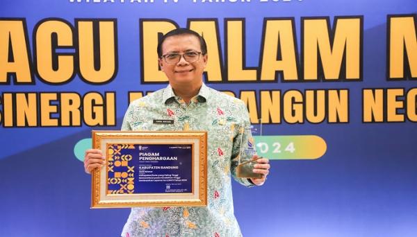 Penghargaan Pertama di 2024, Kabupaten Bandung Raih Golden Winner dari LLDIKTI