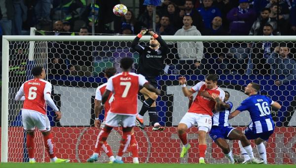 Hasil Bola Tadi Malam: Arsenal Keok, Liverpool Menang Telak, Napoli vs Barca Imbang