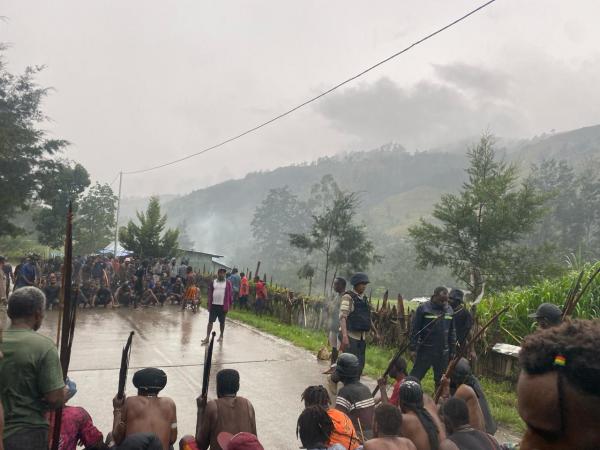 Bentrok Dua Kelompok Massa Pendukung Parpol di Kabupaten Lany Jaya, 9 Orang Terluka