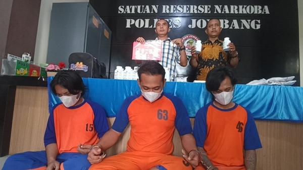 Tiga Bersaudara di Jombang Kembangkan  Bisnis Narkoba, Polisi Ciduk Pelaku