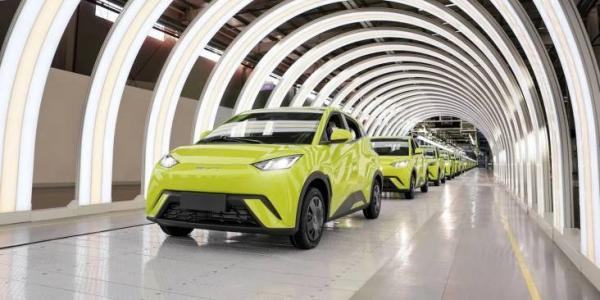 Bangun Kemitraan Strategis, Volkswagen, Renault, dan Stellantis Bersatu Lawan Mobil Listrik China