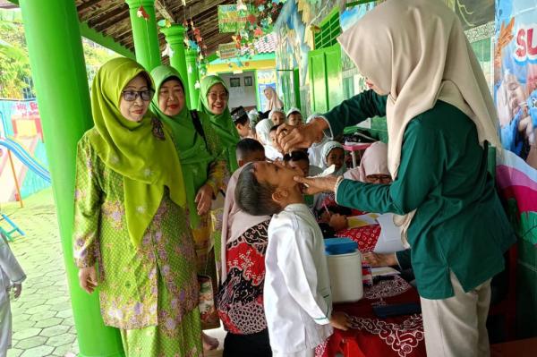Sub PIN Polio Putaran Kedua Selesai Besok, Khofifah Imbau Orang Tua Segera Lengkapi Imunisasi Anak