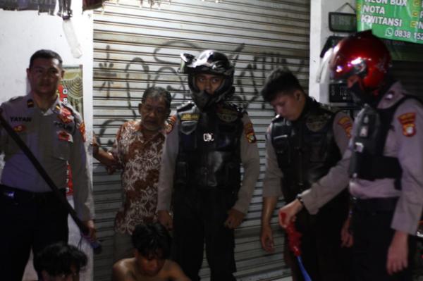 Acungkan Celurit ke Polisi, 2 Remaja Hendak Tawuran Ditangkap di Cikarang