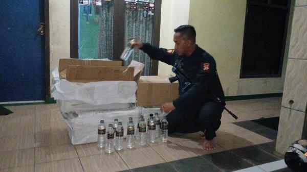 2 Pemuda Penjual Miras Diciduk Tim Maung Galunggung Polres Tasikmalaya Kota saat Lakukan COD