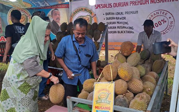 Ketiban Rezeki, Petani Gunungpati Senang Durian Musang Miliknya Diborong Wali Kota Semarang