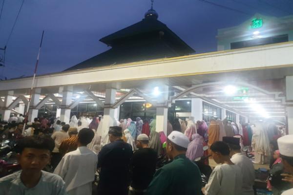 Ratusan Jemaah Hadiri Zikir dan Doa Bersama Malam Nisfu Syaban di Masjid Darussalam Tambun