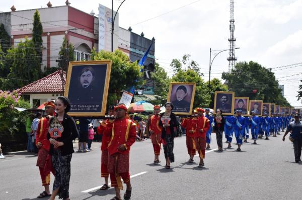 Hari Jadi Kabupaten Banyumas ke 453, Ribuan Masyarakat Saksikan Kirab Pusaka di Jalanan Purwokerto