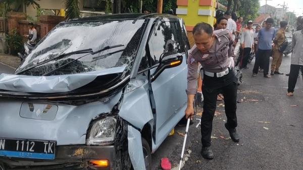 Kecelakaan di Mojokerto, Mobil Listik Dokter Cantik Tabrak Tukang Sapu hingga Tewas