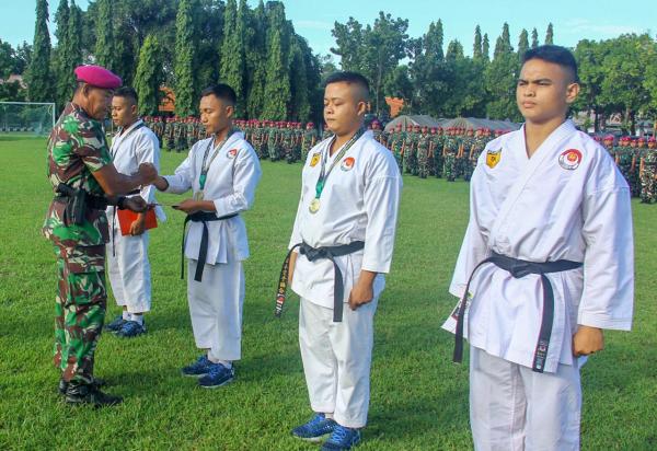 Atlet Karate Menkav 2 Marinir Panen Medali Emas