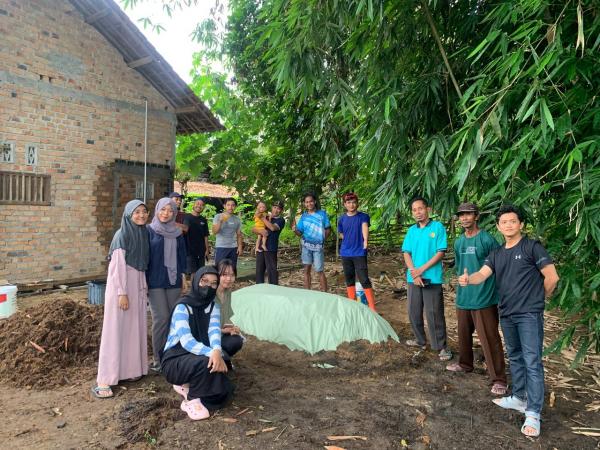 Mahasiswa KKN Unila Menggelar Workshop Pelatihan Pembuatan Pupuk Organik di Kampung Suma Mukti