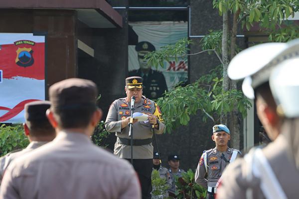 AKBP M Purbaya Pimpin Upacara Kenaikan Pangkat Pengabdian Kasikum Polres Demak