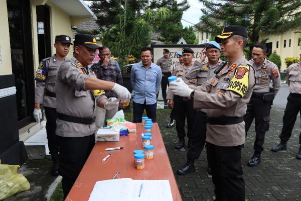Polisi Tes Urine Mendadak di Magelang, Terungkap Hasilnya!