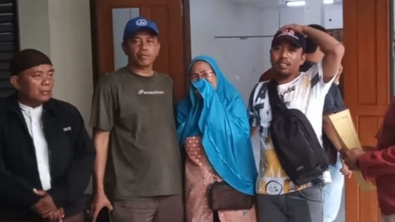 Seorang Ibu Menangis Histeris saat Mengetahui Anak Perempuannya Ditemukan Tewas di Kota Banjar