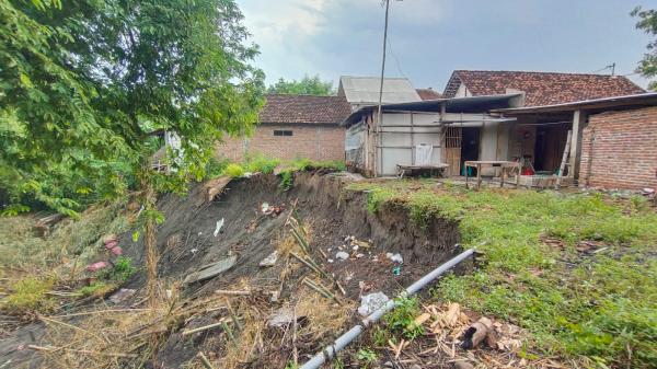 Ancaman Longsor Mengintai Rumah dan Keselamatan Warga di Nganjuk