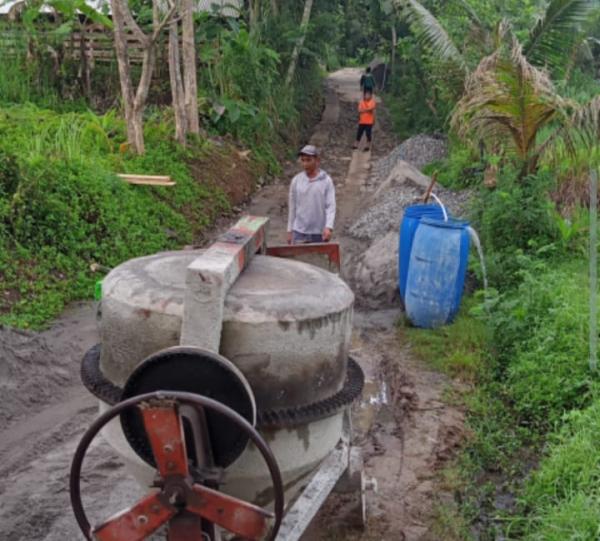 Pemdes Jayagiri Cianjur Selatan Bangun Jalan Usaha Tani,