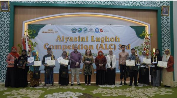 Kembangkan Bahasa Inggris di Surabaya, Konjen Australia Dukung Alyasini Lughoh Competition III