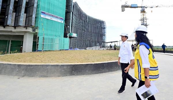 Presiden Jokowi Cek Pembangunan Kantor Presiden di IKN, Progres Capai 74 Persen