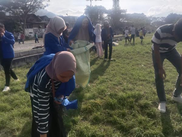 Sambut Bulan Suci Ramadhan, Mahasiswa UGP Pilah Sampah di Lapangan Musara Alun Takengon