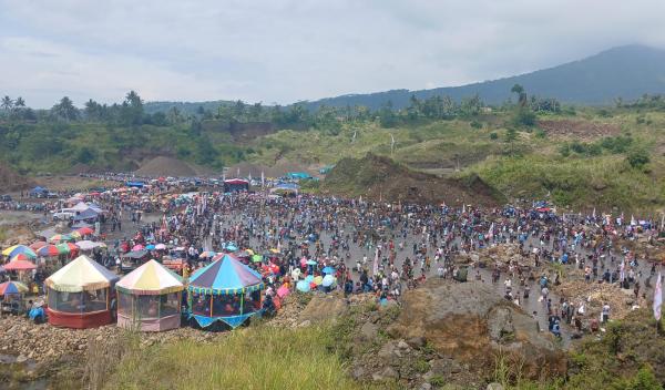 Pesta Rakyat Ngobeng Lauk, Relawan Nol Dua Tebar 2 Ton Ikan di Tasikmalaya untuk Syukuran Kemenangan