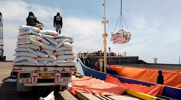 Kendalikan Harga Beras di Jabar, 66.000 Ton Beras Impor Datang di Pelabuhan Patimban Subang