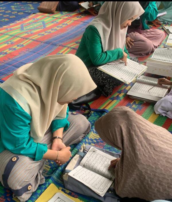 Menjelang Bulan Suci Ramadhan, Mahasiswi di Aceh Tengah Ajarkan Anak-Anak Baca Alquran