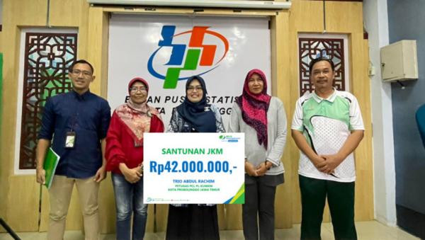 BPJamsostek Surabaya Karimunjawa Beri Santunan Rp42 Juta untuk Petugas Sensus PCL-KUMKM BPS
