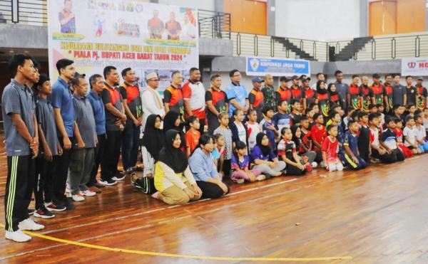 74 Atlet Bulutangkis Usia Dini Resmi Berlaga Rebut Piala Pj Bupati Aceh Barat