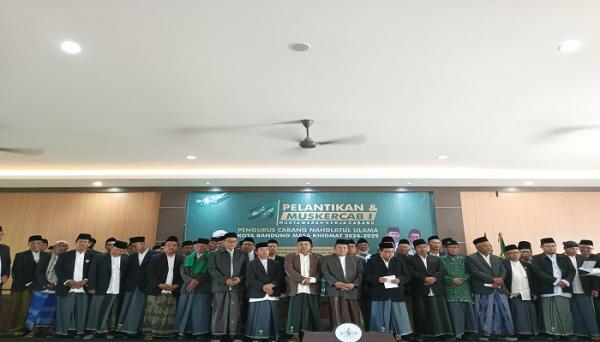 Kenakan Sarung, PCNU Kota Bandung Masa Khidmat 2024-2029 Resmi Dilantik