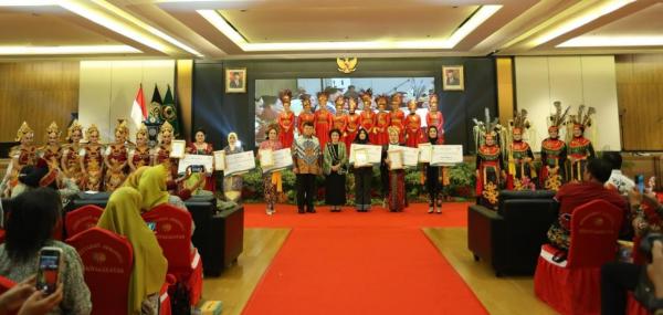 HUT PIPAS ke-20, Petugas dan Dharma Wanita Lapas Medan Juara I Lomba Tari Khas Daerah