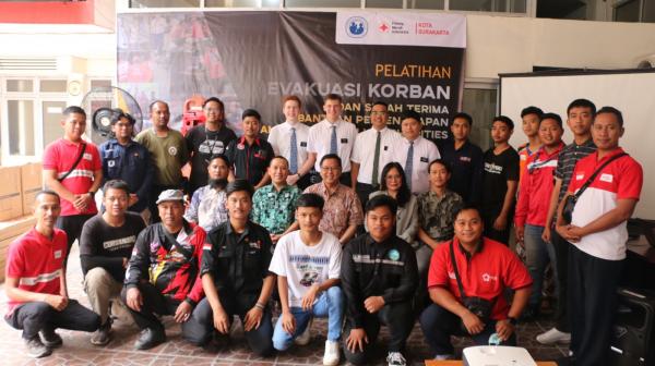 PMI Solo Salurkan Bantuan Peralatan untuk 18 Ambulamce se Solo Raya