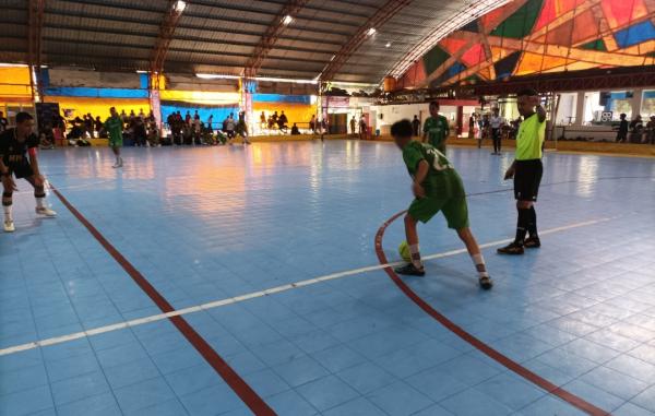Piala IPIEMS Surabaya, Pertarungan Futsal Tim SMP Sangat Memukau di Gool Mangga Dua