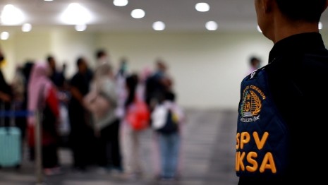 Polda Jabar & Imigrasi Cirebon Cegah Keberangkatan 25 PMI Ilegal dari BIJB ke Malaysia