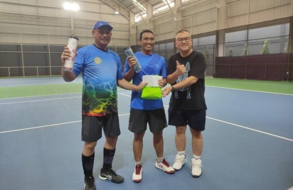 Pasangan Sri Kuncoro dan Santoso Sabet Juara Turnamen Tenis Veteran Ktenzpo Cup 2024