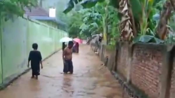 Diguyur Hujan dan Disertai Angin, 209 KK di Bima Terdampak Banjir Bandang