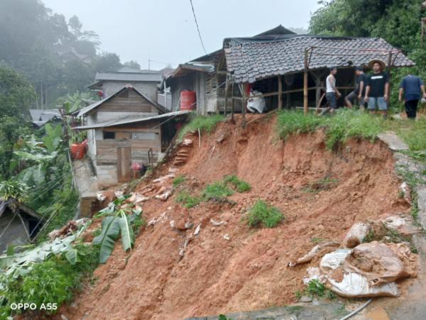 5 Rumah dan Sejumlah Fasilitas di Kecamatan Cibeber Lebak Rusak Parah Akibat Longsor