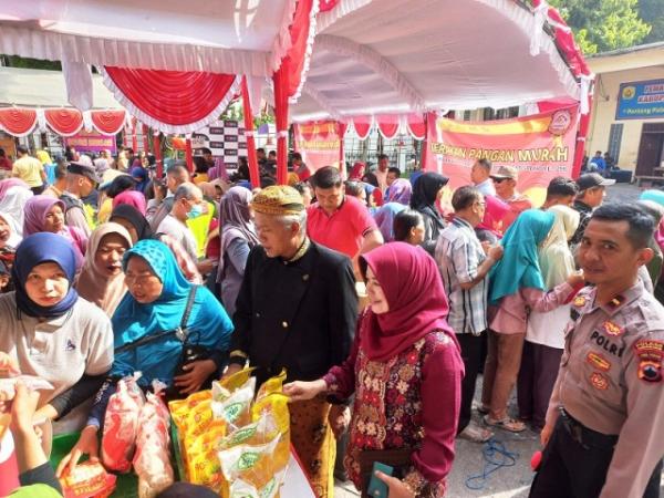 Gerakan Pangan Murah Hari Jadi Kabupaten Grobogan Diserbu Warga, Ada Bonus Telur
