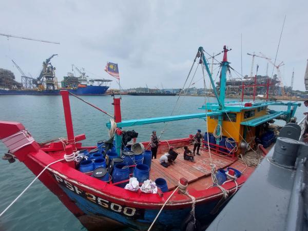KP Bisma 8001 Baharkam Polri Tangkap Kapal Asing Pencuri Ikan di Selat Malaka