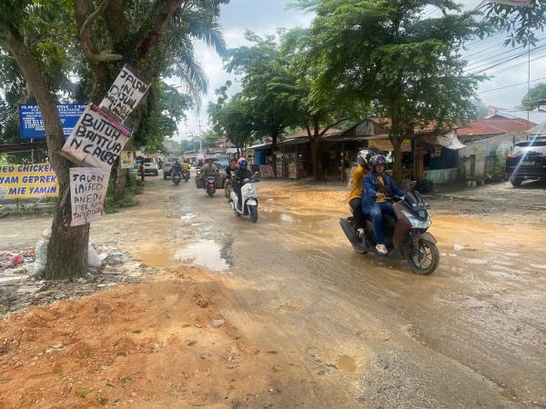 Pemprov Riau Pebaiki 15 Jalan Rusak di Pekanbaru