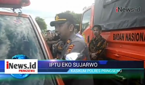 Video Polisi dan Tim Basarnas Himbau Masyarakat di Lampung untuk Hindari Kerumunan di Dekat Jembatan