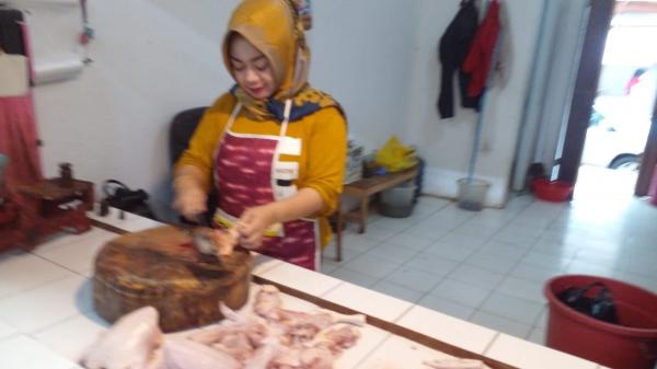 Jelang Ramadhan 1445 H, Harga Daging Ayam di Ciamis Naik Jadi Rp45 Ribu per Kg, Telur Ayam Rp32 Ribu