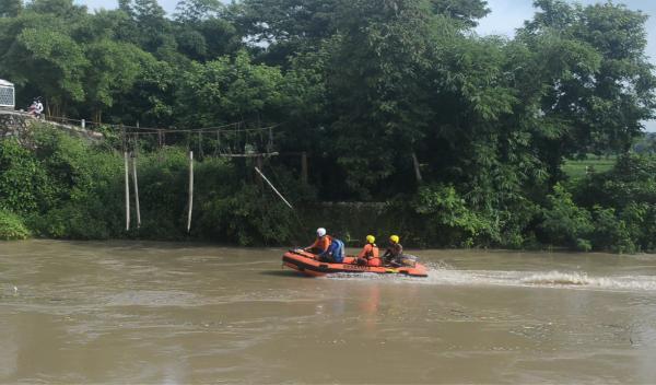 Tim Basarnas Lampung dan BPBD Pringsewu Terlibat dalam Pencarian Korban Hanyut di Sungai Pringsewu
