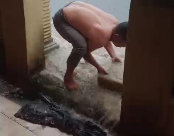 Rumah Warga Tergenang Air Hujan, Direktur SPBU Cilograng Lebak Menyebut: Laporkan ke Polisi