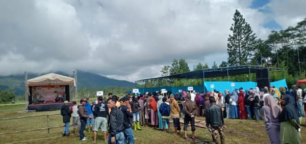 Pilkades Hari Ini. Ribuan Masyarakat Desa Datangi TPS Untuk Pilih Kepala Desa