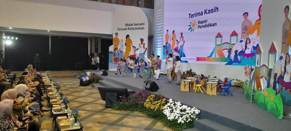 Sanggar Semesta Tari Bandung Tampilkan Operat Terima Kasih Rapor Pendidikan