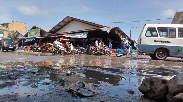 Jalan Rusak di Pasar Cikurubuk Belum Diperbaiki, Ini Alasan Pemkot Tasikmalaya