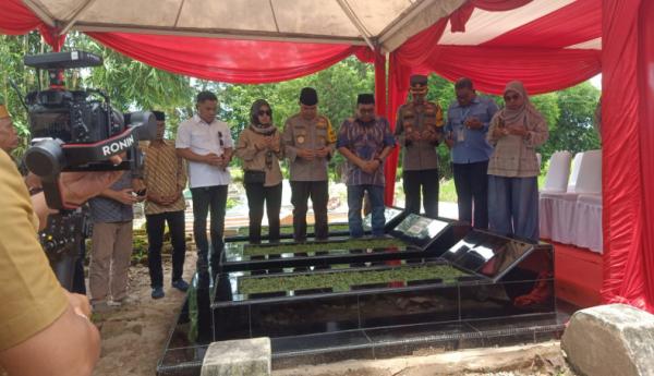 Jendral Polri Fadil Imran Ziarah ke Makam Kakeknya di Takalar