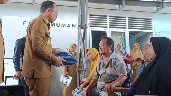 Pemkab Bangka Tengah Salurkan 1.500 Beras Premium Program Bantuan Rastrada