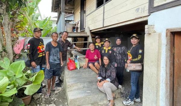 Pengurus KBPP Polri Tana Toraja Kunjungi Korban Terdampak Banjir di Makale