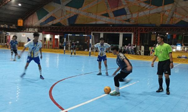 Piala IPIEMS Surabaya: Futsal SMP yang Memikat dengan Aksi Luar Biasa, Suporter Sangat Kreatif