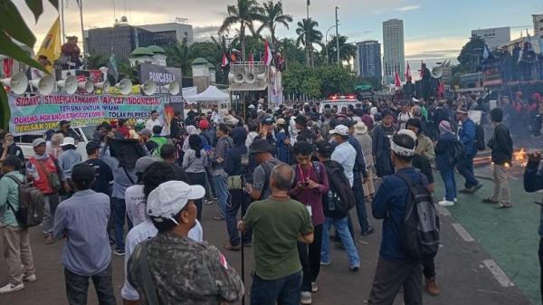 Demo Pemilu Curang di Gedung DPR, Massa Komitmen Gelar Aksi Tiga Hari Berturut-turut